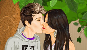 Selena y Justin besándose